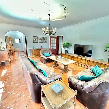 Ferraguda Garden House *